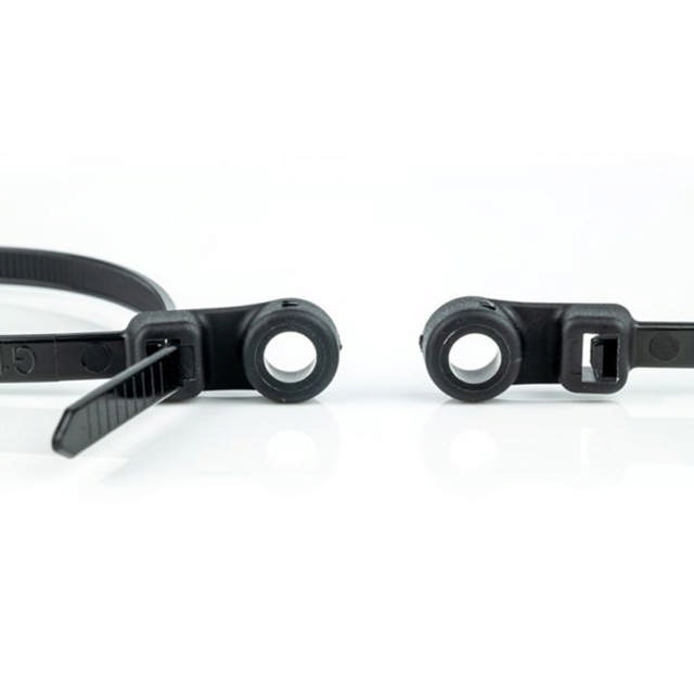 Colliers de serrage PA avec oeillet de fixation